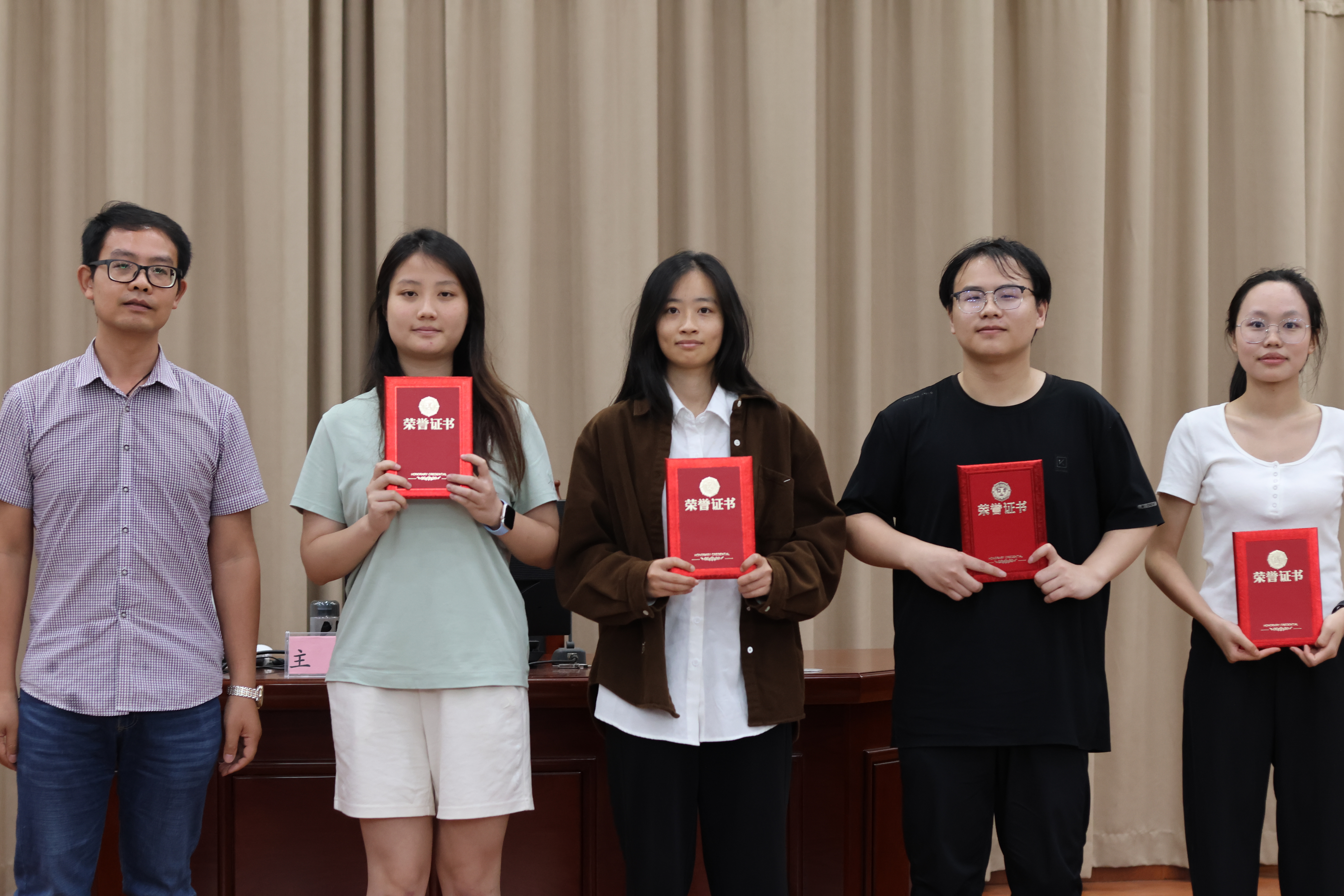 亚军.jpg 亚军.jpg