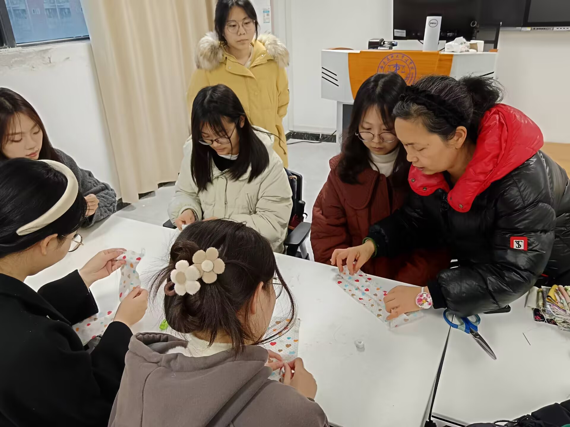 老师指导.jpg 老师指导.jpg