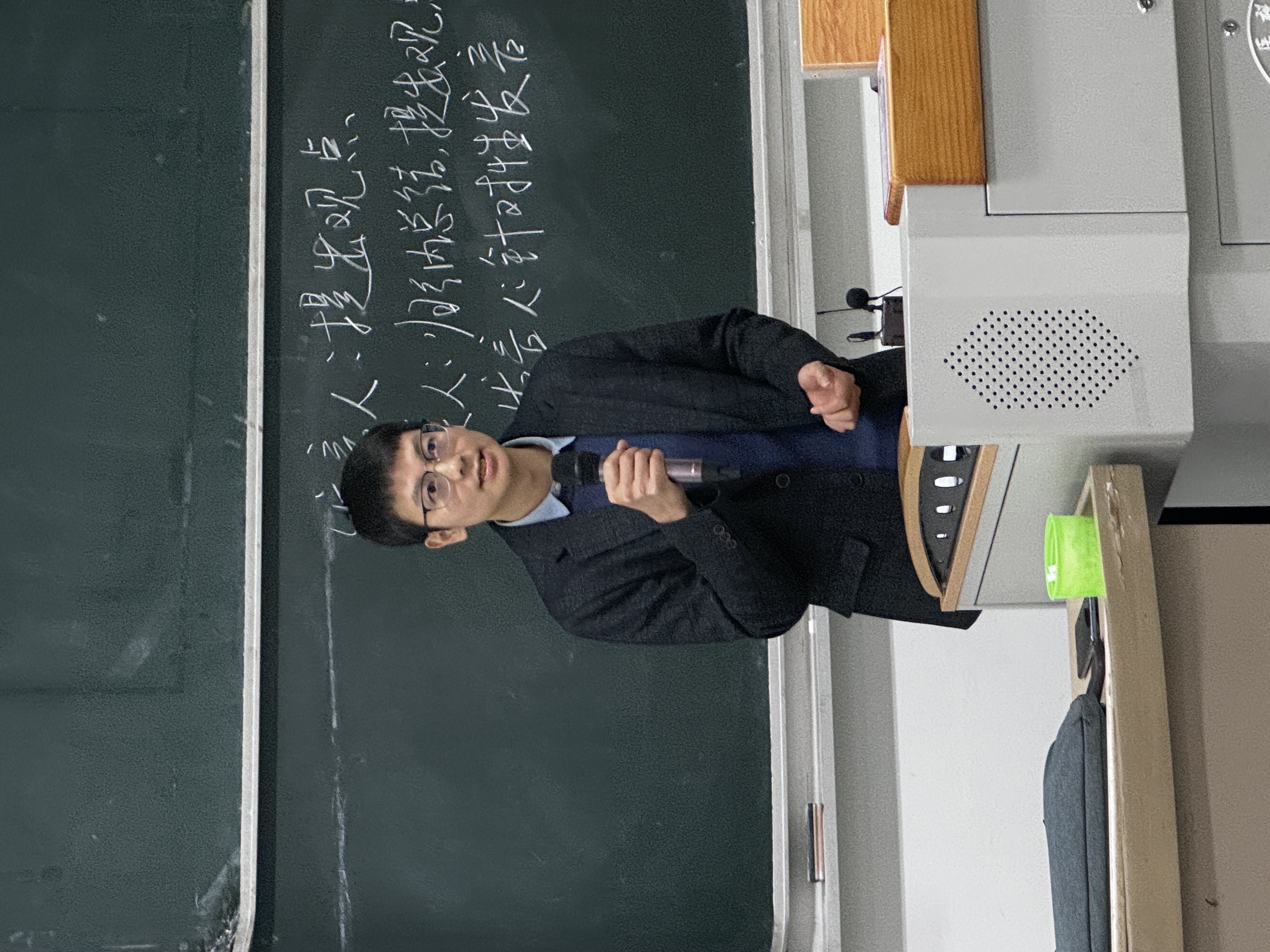 2.万力老师主持研讨活动.jpg 2.万力老师主持研讨活动.jpg