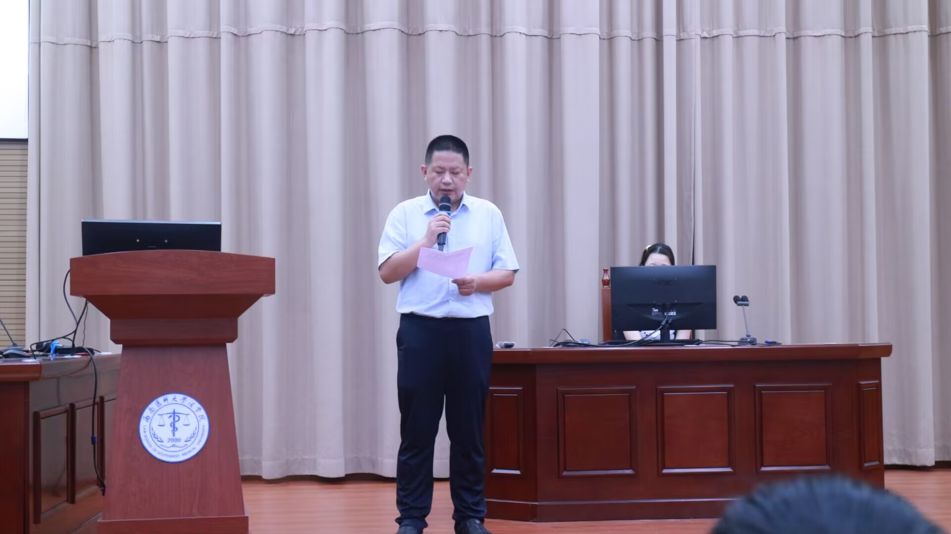 图2 范生根副书记主持会议.jpg 图2 范生根副书记主持会议.jpg