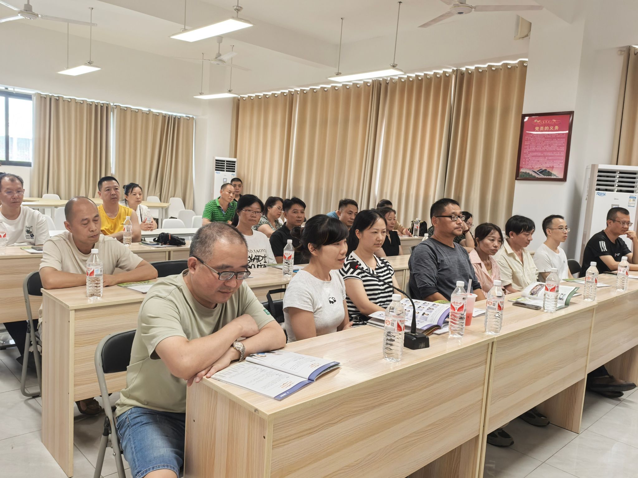 2024级新生家长代表现场提问.jpg 2024级新生家长代表现场提问.jpg