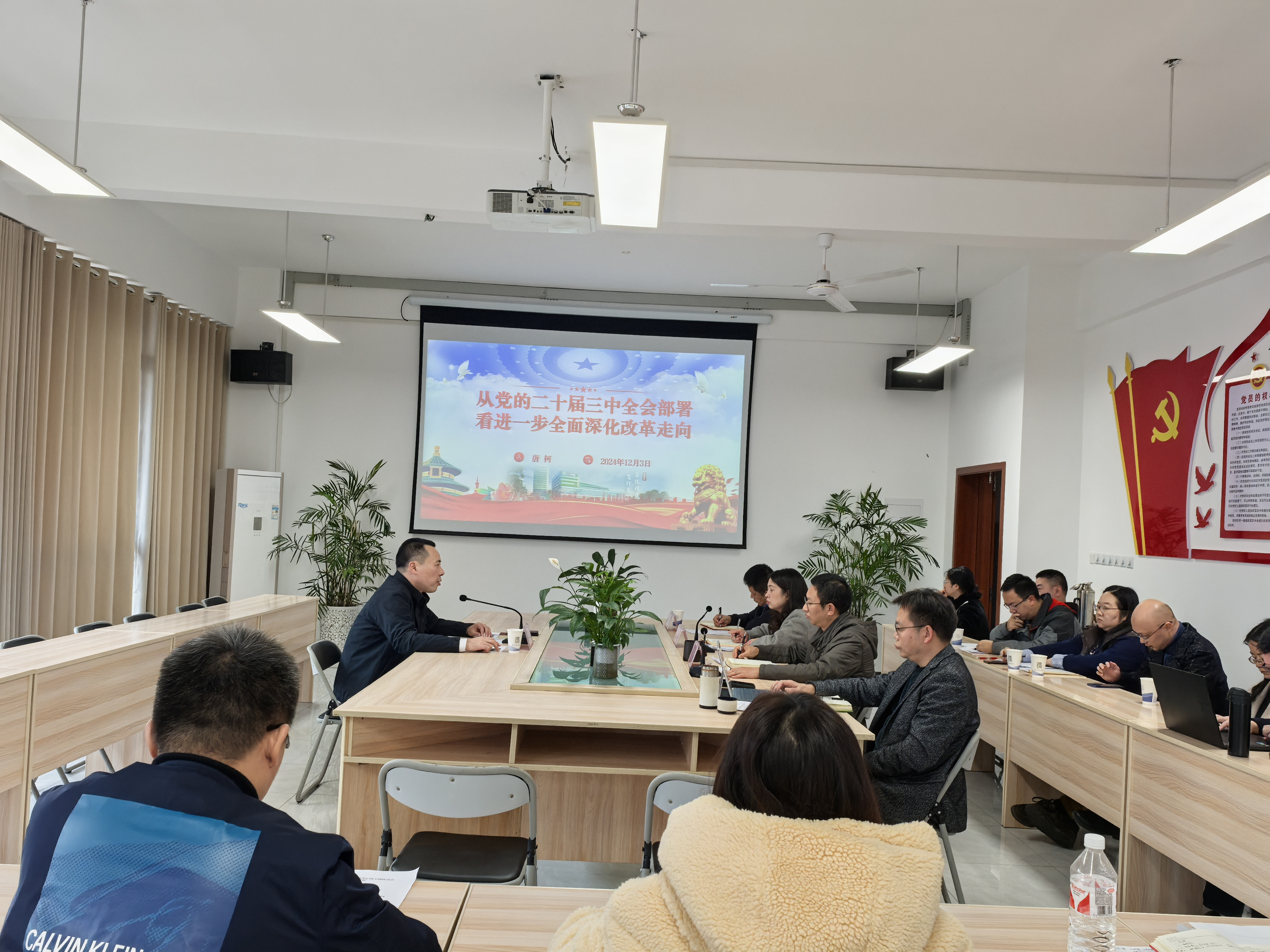 宣讲会现场.jpg 宣讲会现场.jpg