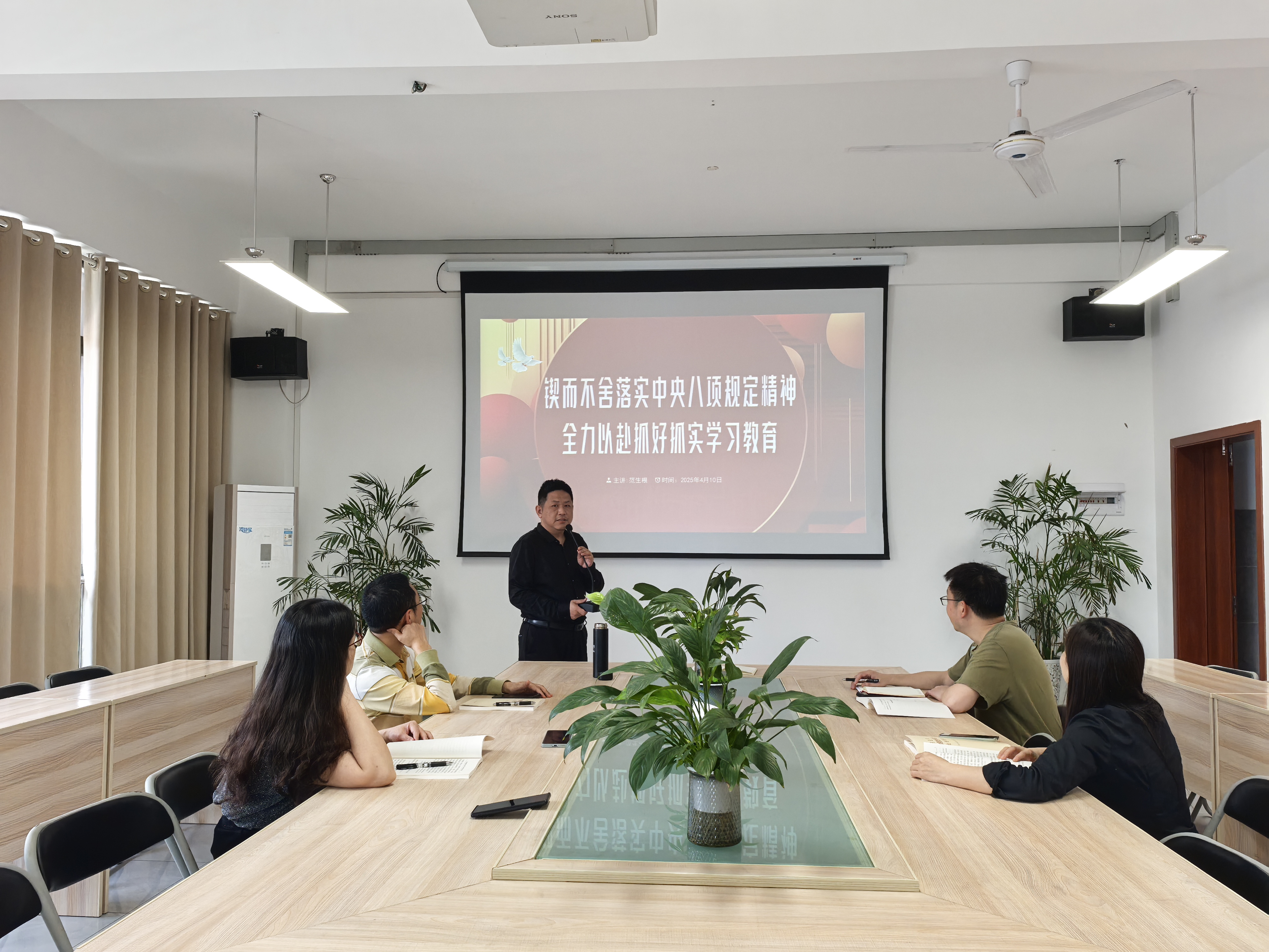 范生根-专题辅导讲座.jpg 范生根-专题辅导讲座.jpg