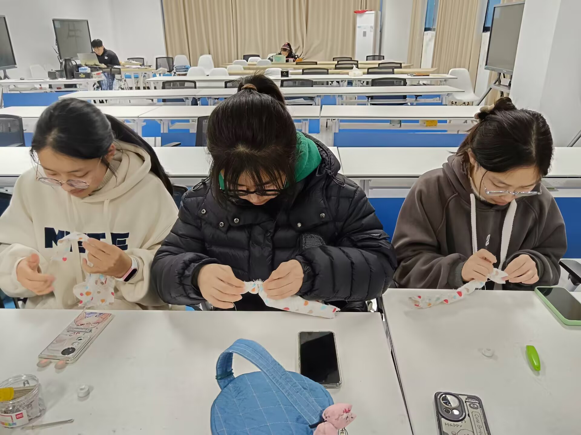 制作布艺4.jpg 制作布艺4.jpg