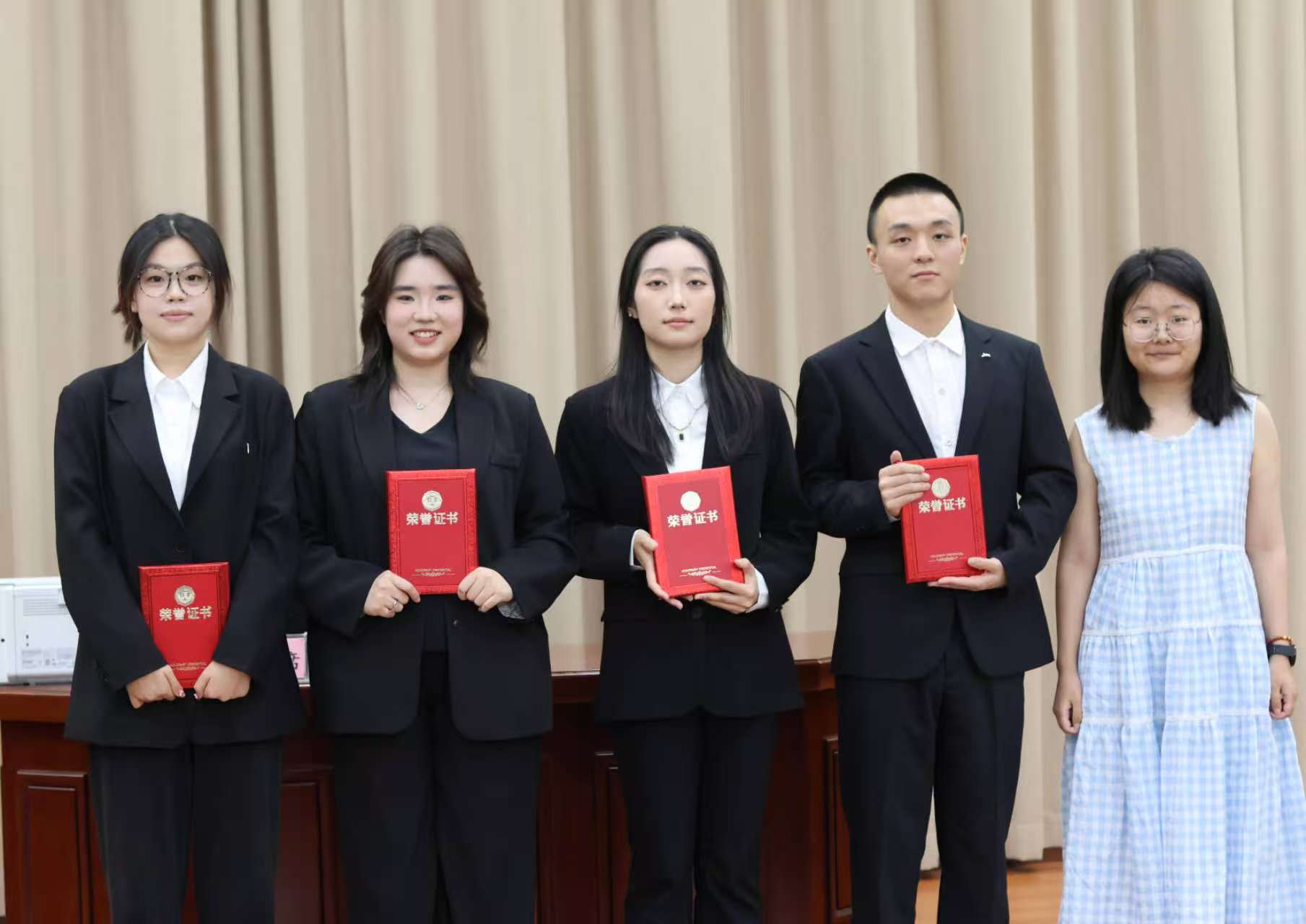 冠军.jpg 冠军.jpg