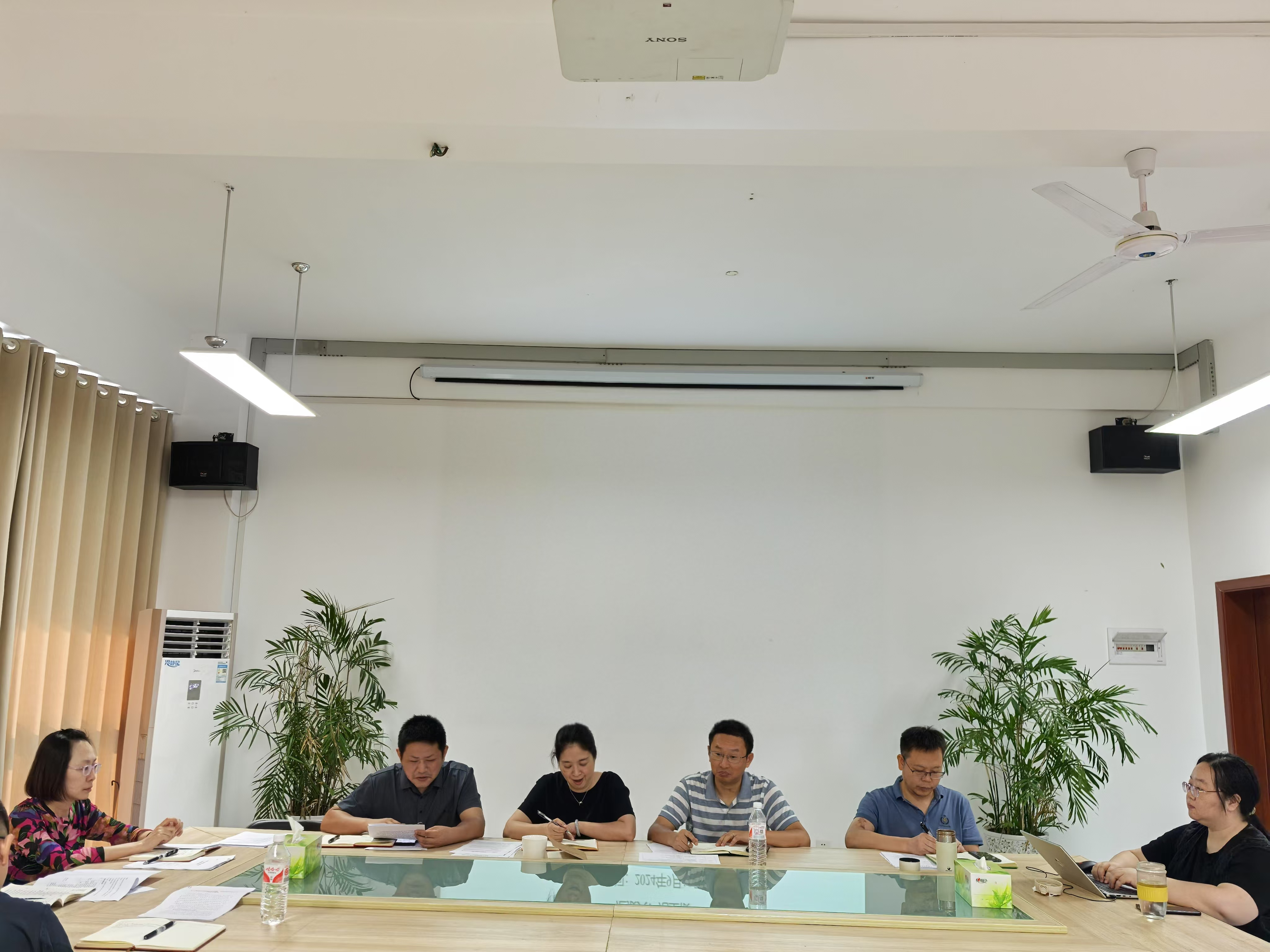 会议照片.jpg 会议照片.jpg