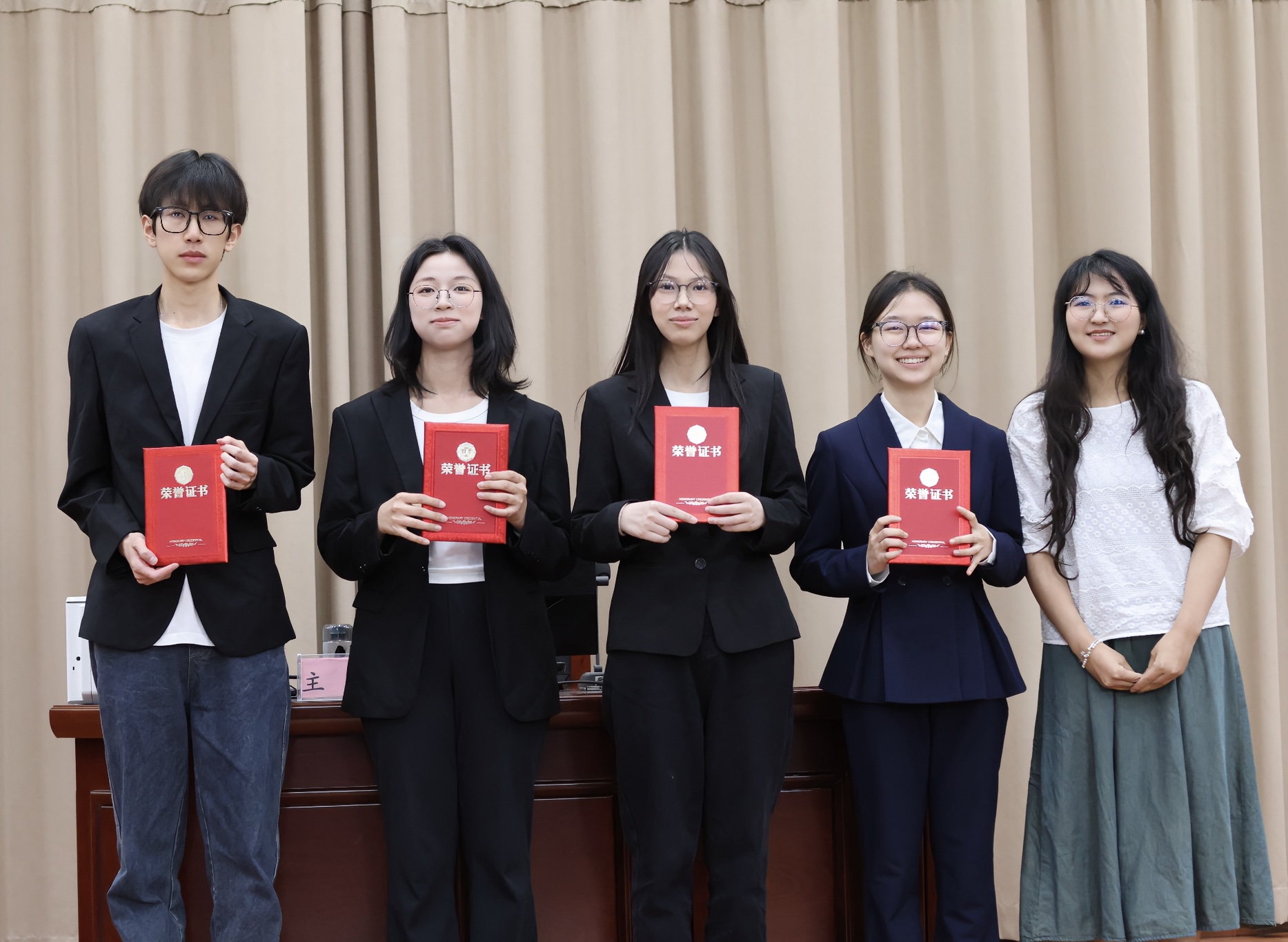 季军.jpg 季军.jpg