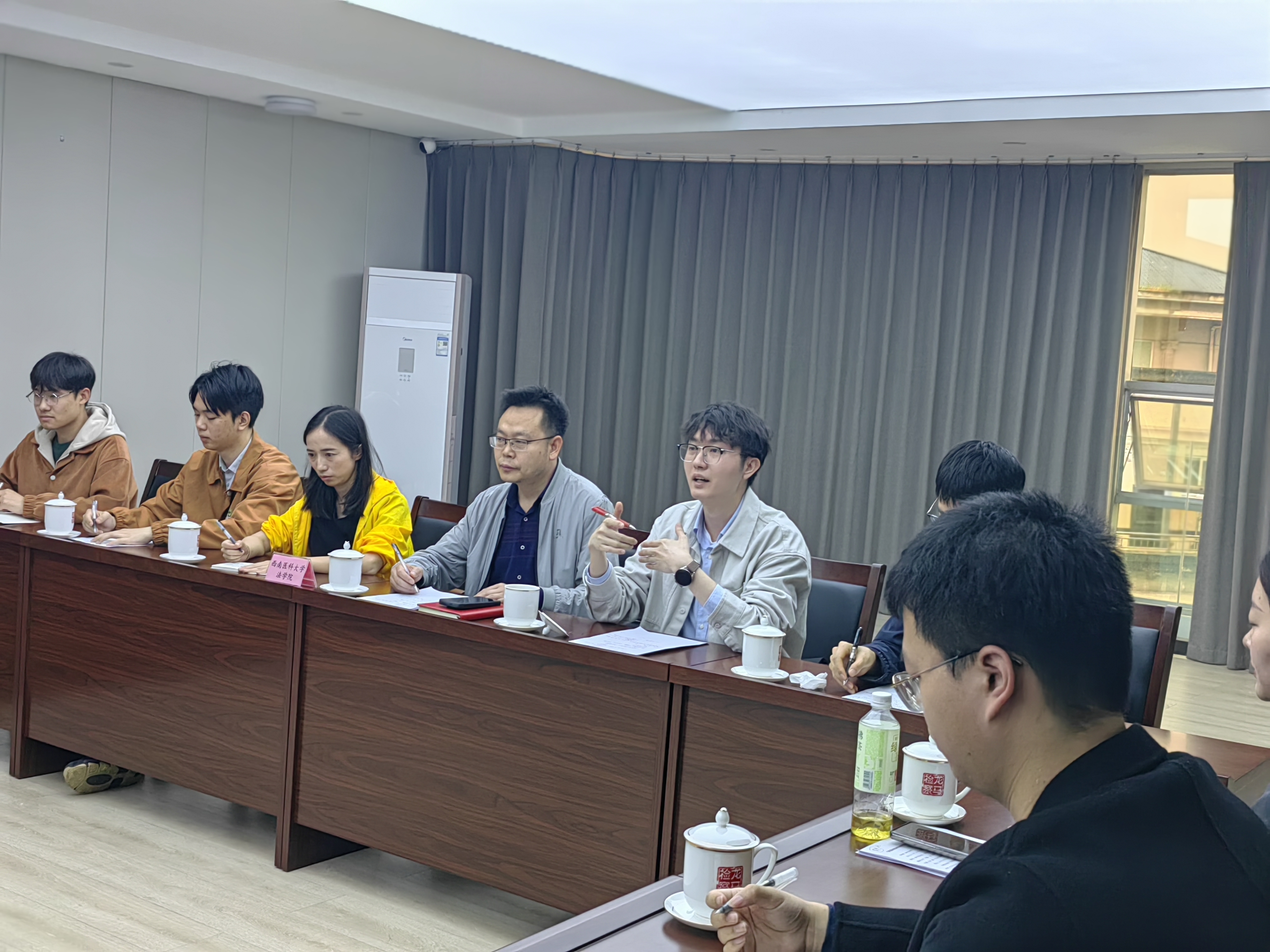 图3  法学院青年师生代表分享心得.jpg