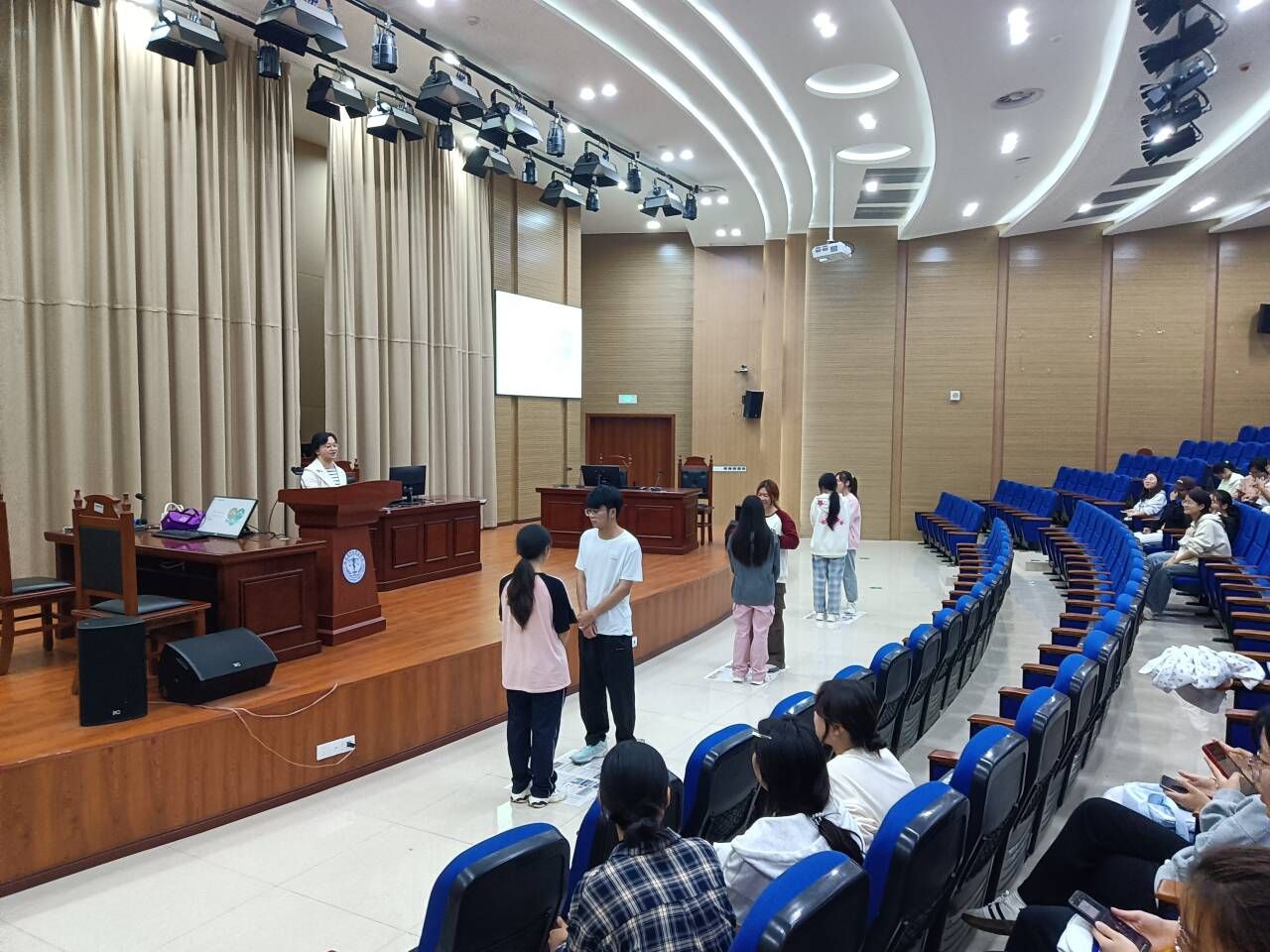 法学院举办“守护人际泡泡,享受成长之旅”主题心理讲座新闻稿(3).jpg 法学院举办“守护人际泡泡,享受成长之旅”主题心理讲座新闻稿(3).jpg